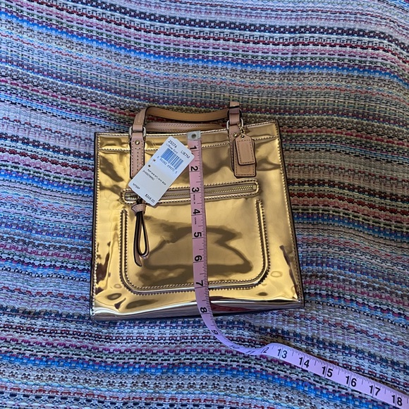 NWT Coach rose gold patent leather handbag - Picture 2 of 15